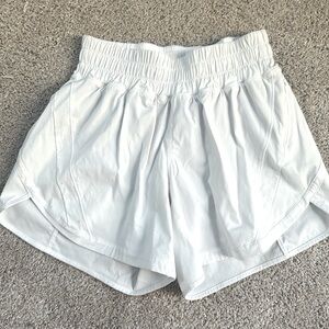 Lululemon Track that 5” short white size 4
